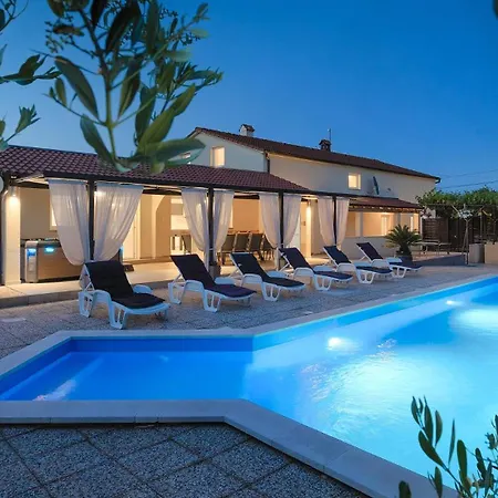 Villa Casa Nada By Guide Loborika