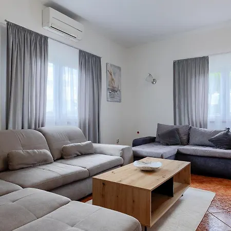 Casa Nada By Guide * Loborika