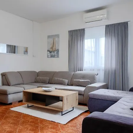 Casa Nada By Guide * Loborika